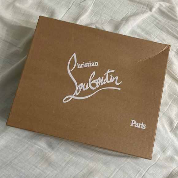 RARE - gold studded Christian Louboutin - WORN ONCE - too tight on feet. Size 40 - Picture 4 of 6